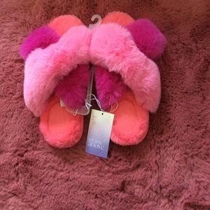 🎀Cute Criss/Cross Pink Mauve Slippers🎀 Medium🎀